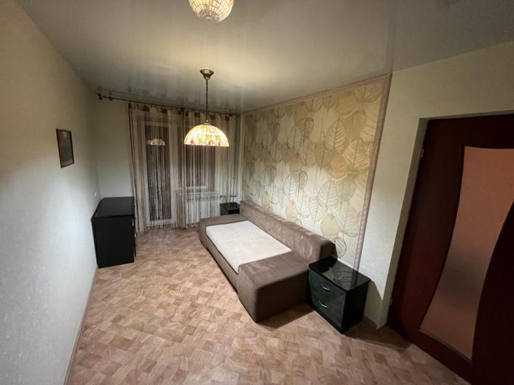 Трёхкомнатная квартира (продажа) - Покровск, р-н. Центр (ID: 3375) - Фото #18